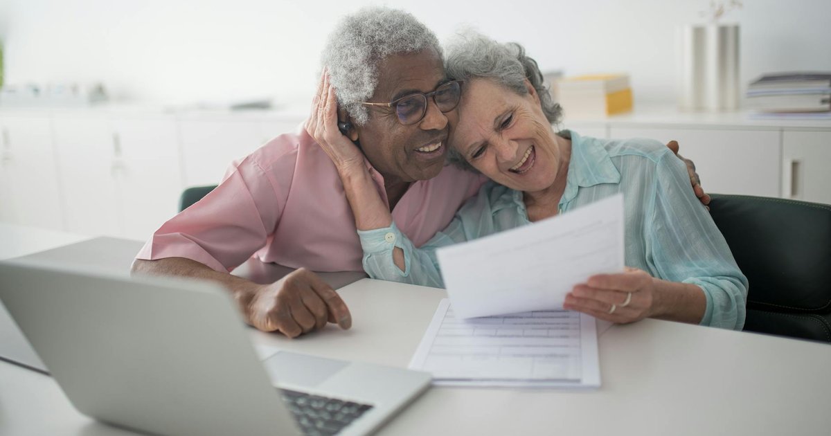 Couple planning retirement and reviewing tax-friendly state options